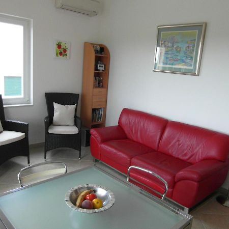 Bentley - Sea-View - 2 Bedroom Apartment Premantura Exterior photo