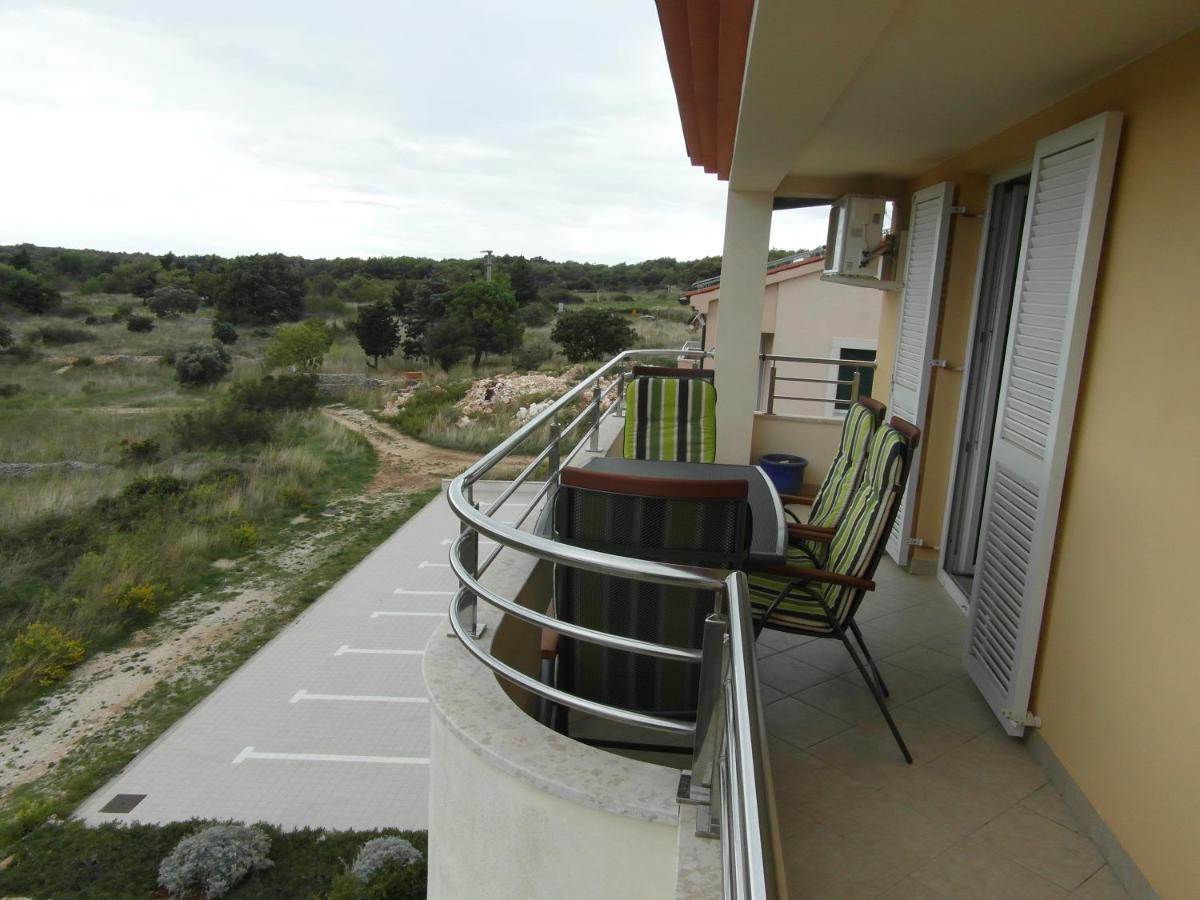 Bentley - Sea-View - 2 Bedroom Apartment Premantura Exterior photo